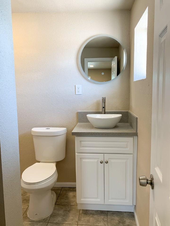 419 S Sanders St - Photo 3 of 9