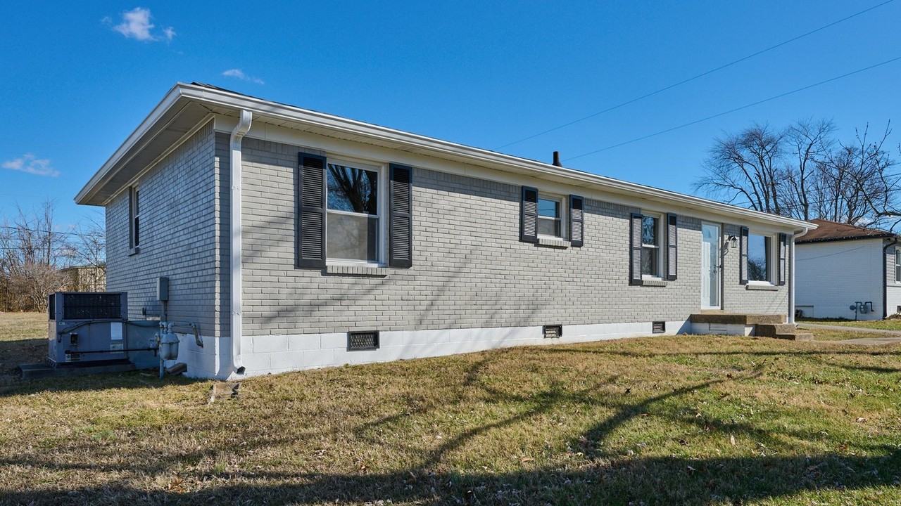 204 Greer Dr - Photo 3 of 19