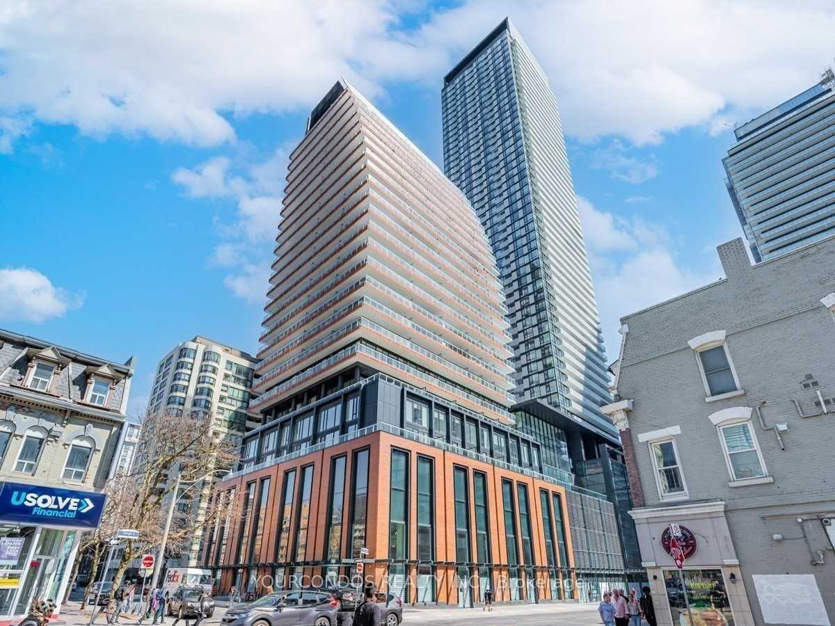 38 Grenville Street #806