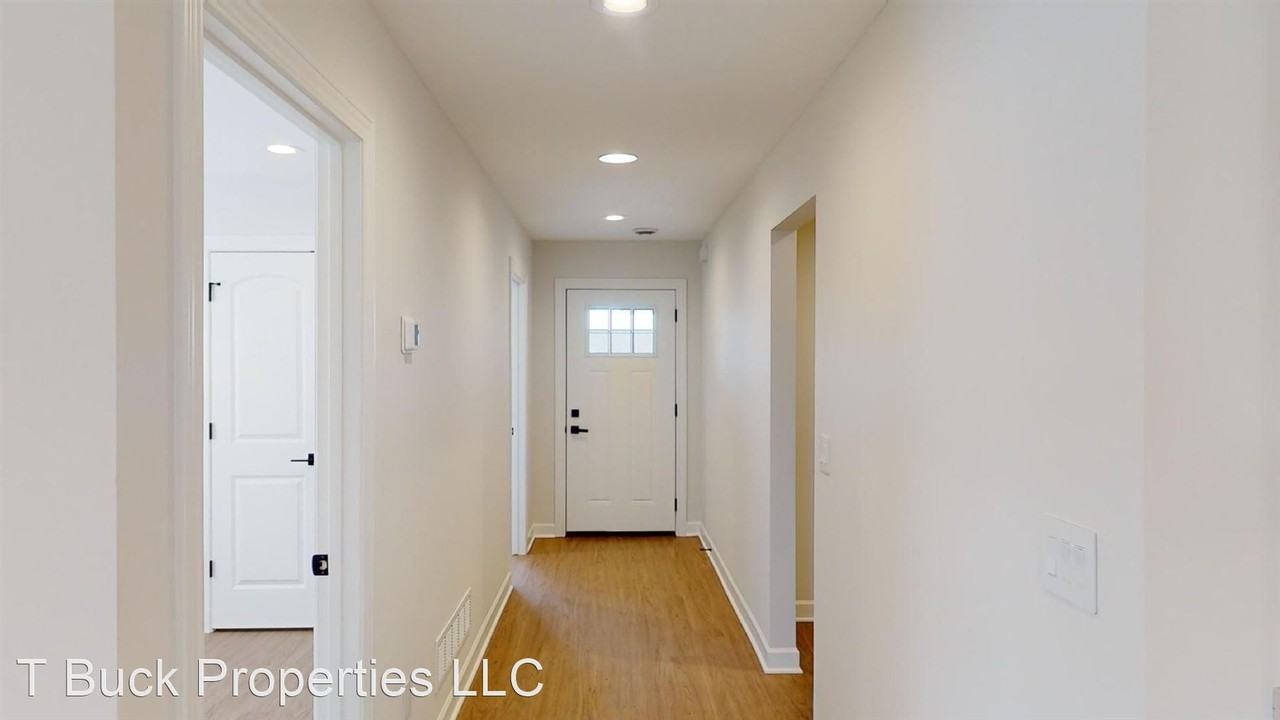 Roberts 36 - Photo 2 of 36