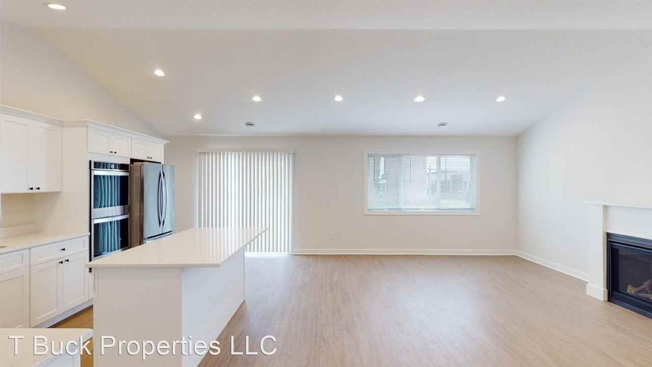 Roberts 36 - Photo 3 of 36