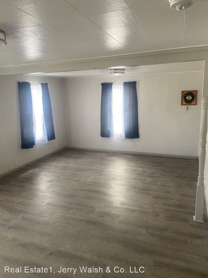 808 S 2nd St - Photo 2 of 3