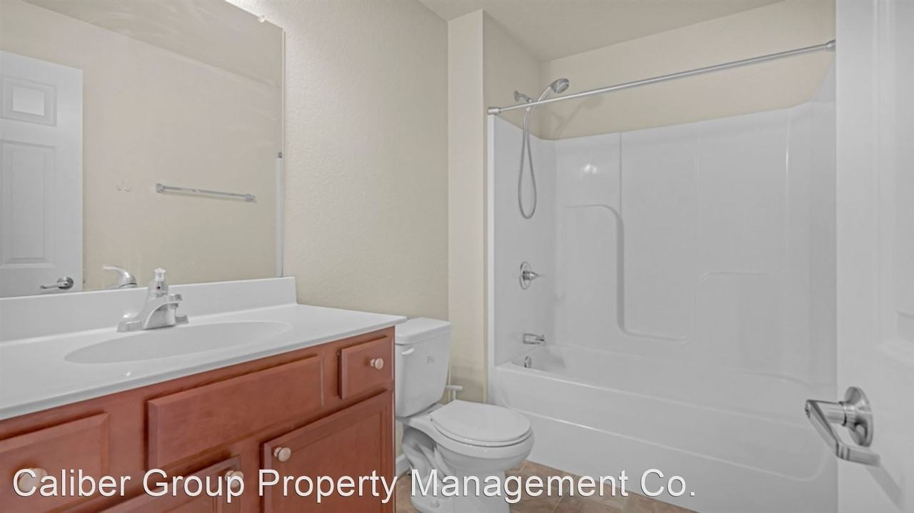 250 West Hills Lane - Photo 3 of 9