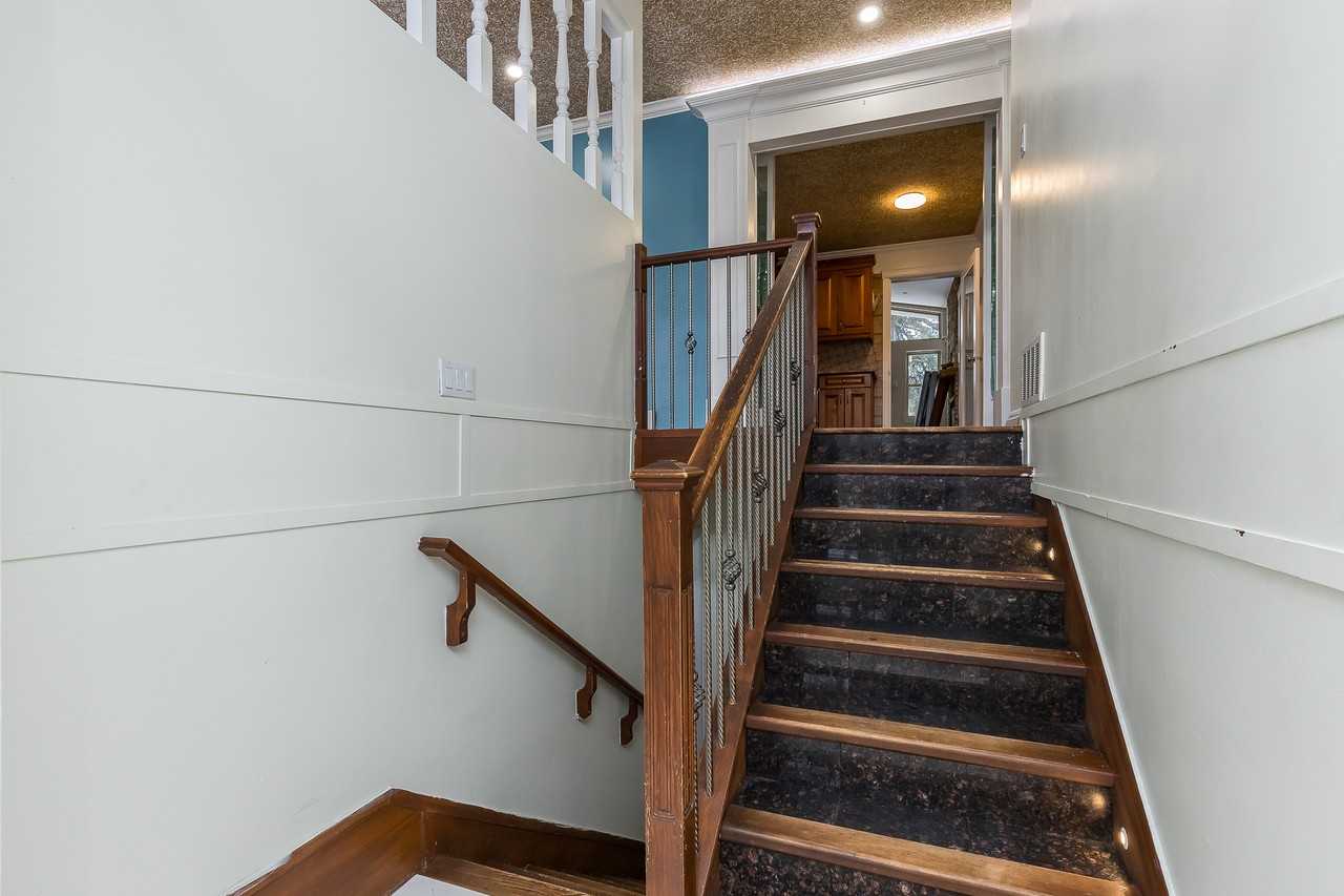 2088 Majestic Crescent - Photo 3 of 20