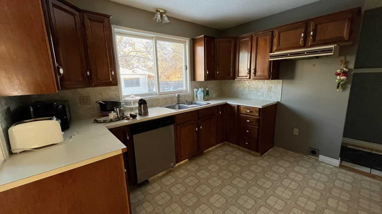 4511 41a St #1 - Photo 2 of 15