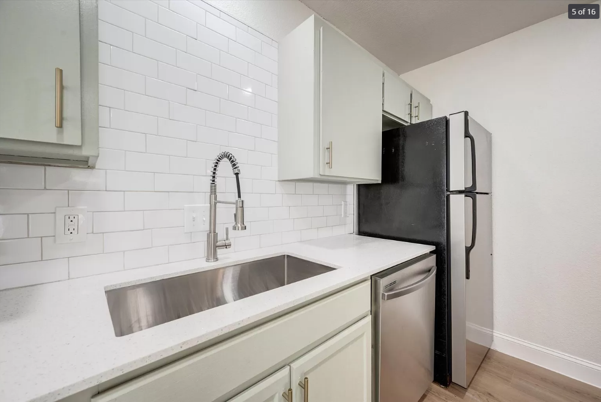 805 West Chambers Street - Photo 3 of 15