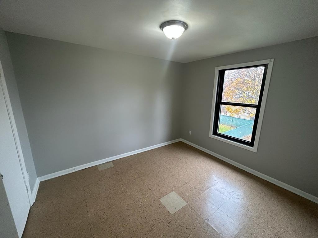 1633 Shehy St - Photo 3 of 8