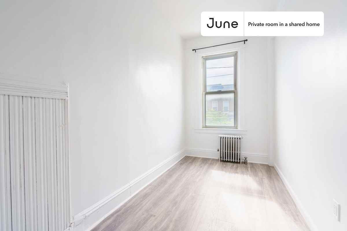 2444 43rd St #D - Photo 2 of 10