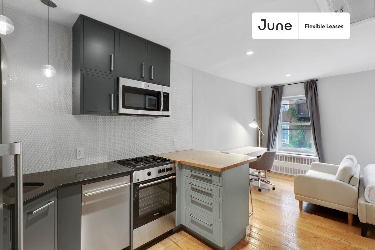 491 W 22nd St #4R