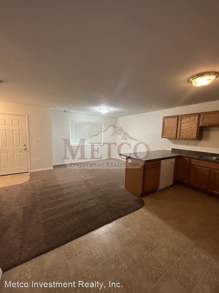 1113/15/17/19 E Chamberlain - Photo 3 of 12