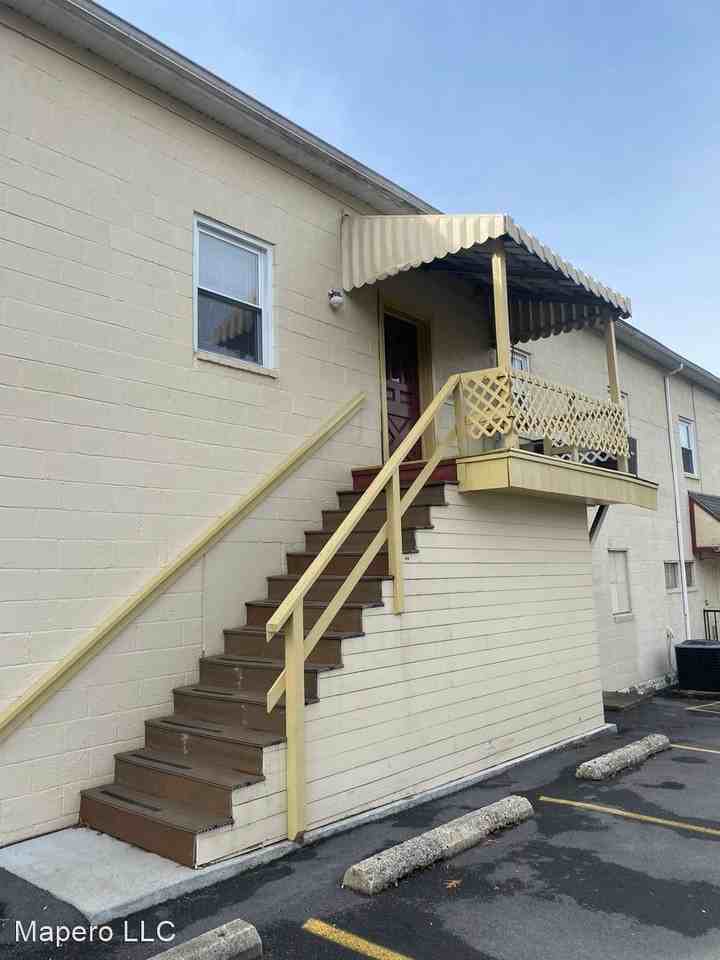 874 Fairmont Rd - Photo 2 of 10