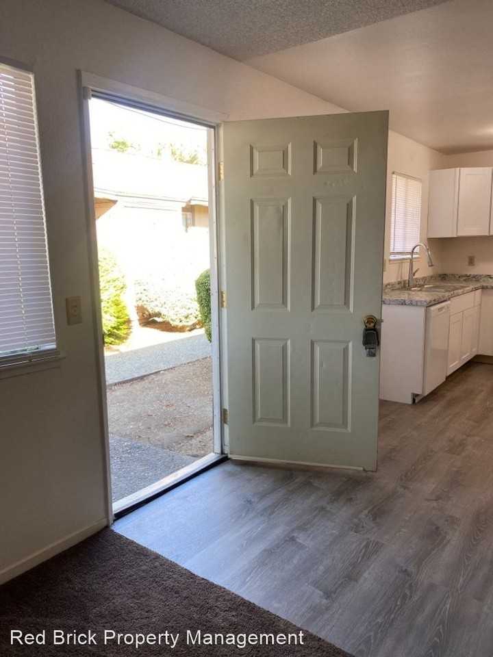 101-139 Kings Ave & 130-160 N 2nd St. - Photo 3 of 12