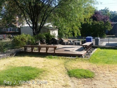 1018 10th Ave - Photo 2 of 5