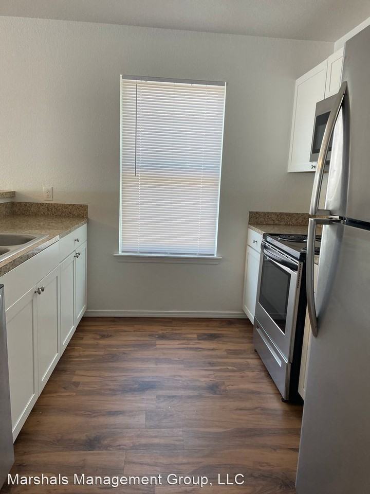 (200202) HOWARD / (101 & 103) ARKANASAS STREET / (100202) RAZORBACK