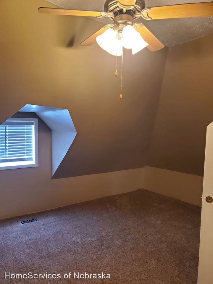 6137 Logan Ave - Photo 3 of 11