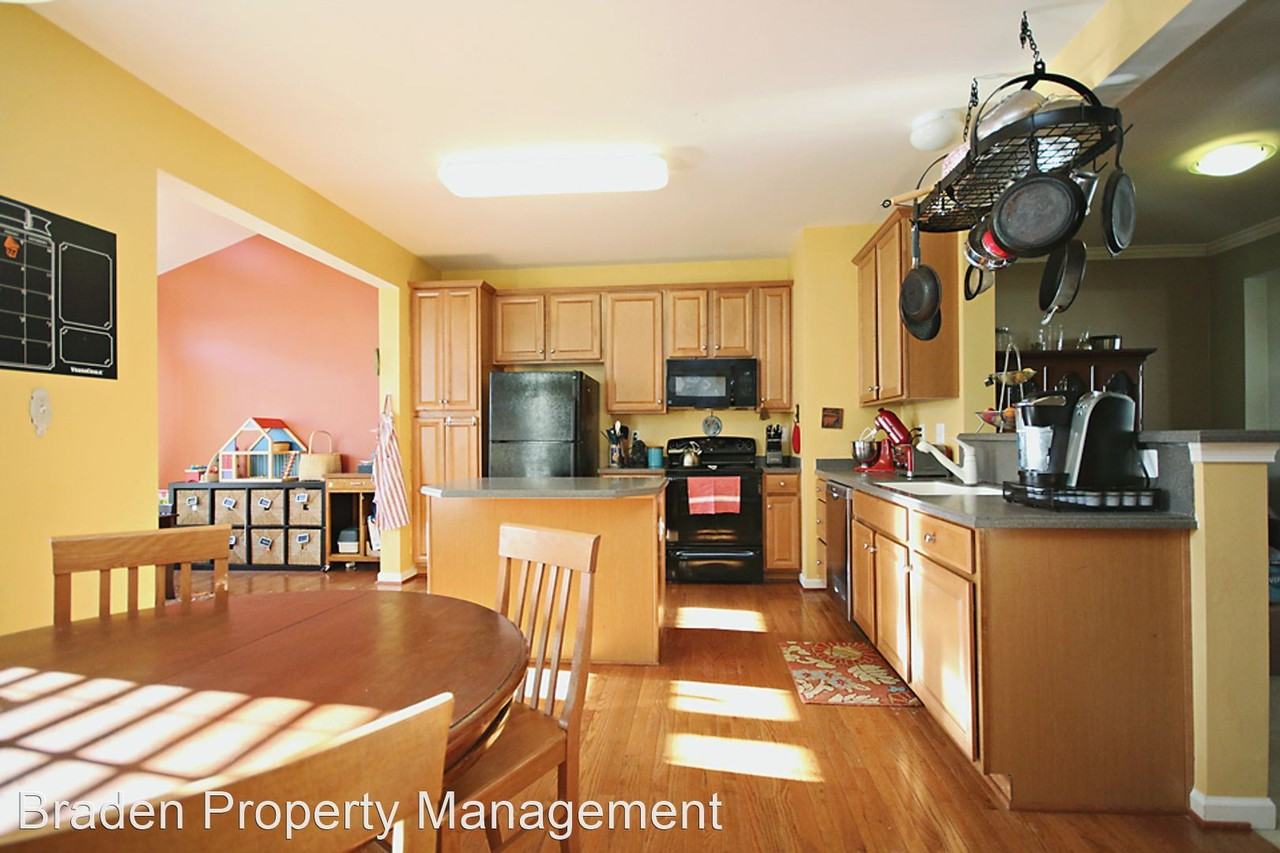 925 Rainier Rd - Photo 2 of 10