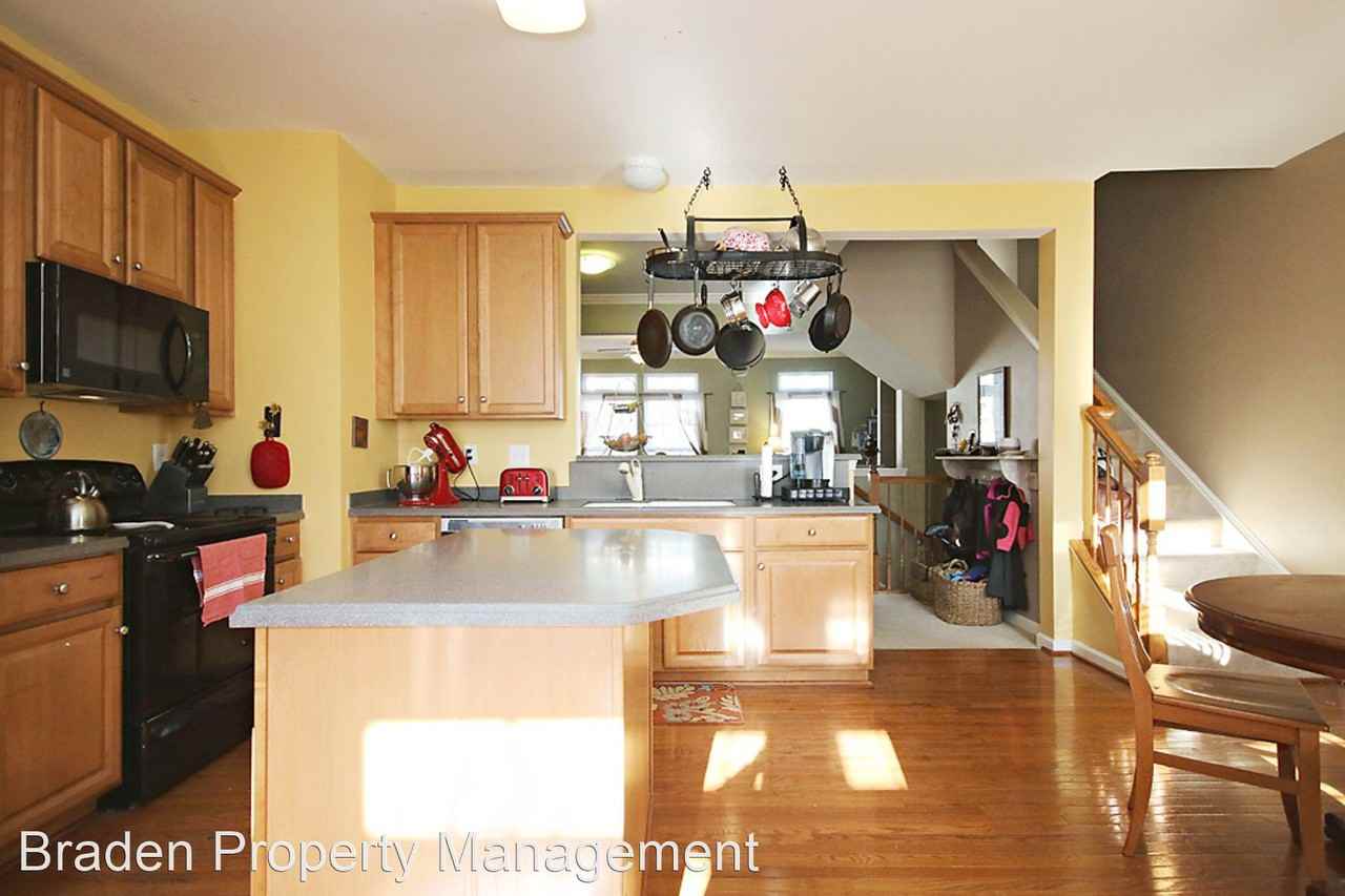 925 Rainier Rd - Photo 3 of 10