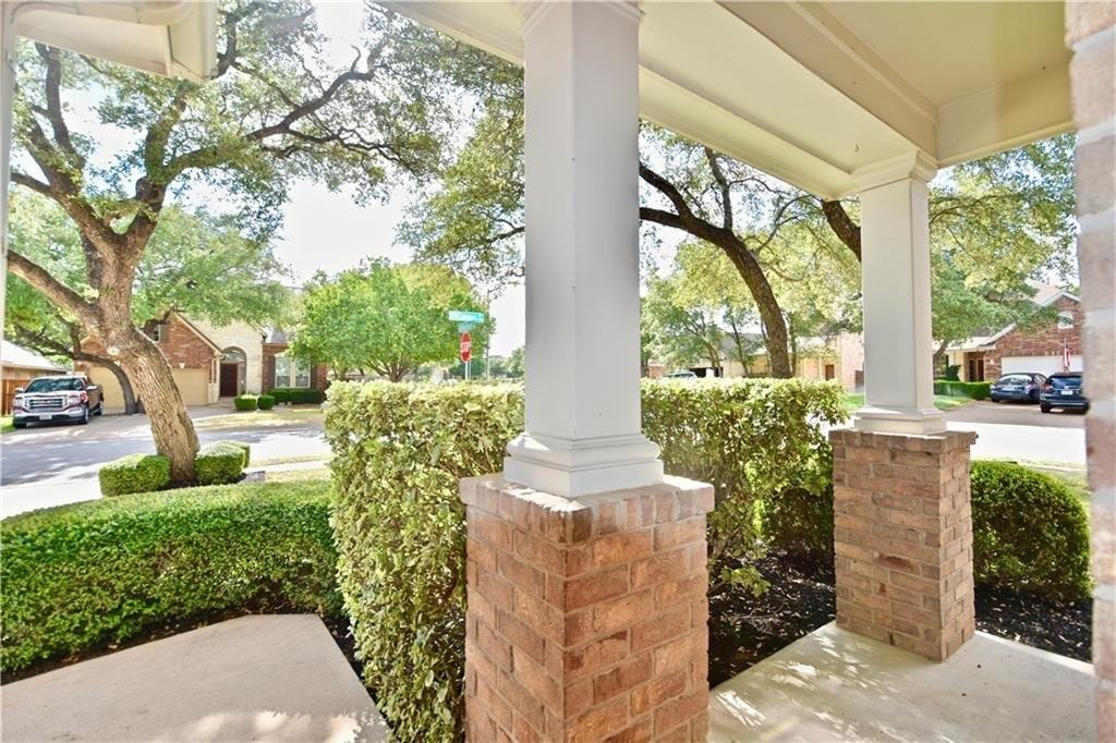 700 Coomes Pl - Photo 3 of 8