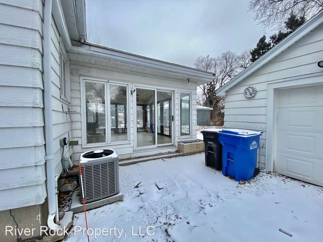 1462 12th St N - Photo 3 of 31