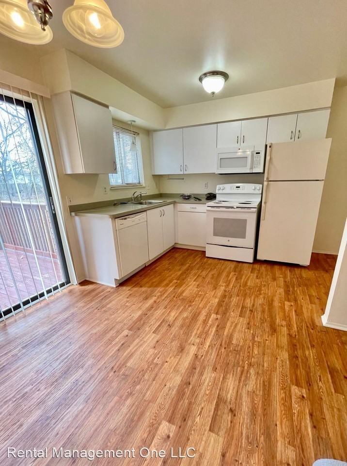 1019 Glengary Rd - Photo 2 of 10