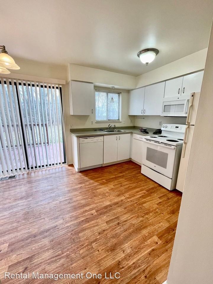 1019 Glengary Rd - Photo 3 of 10