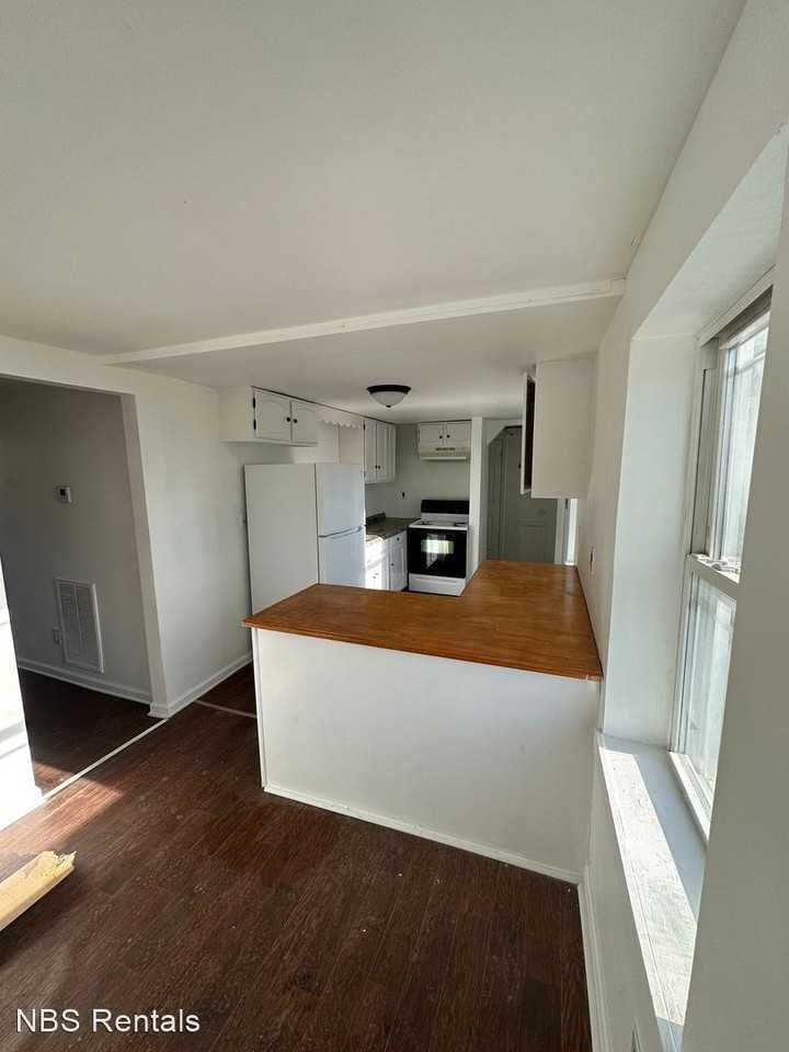 813 13th St - Photo 3 of 8