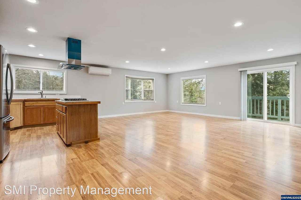 715 NW River Road Apartments 715 Nw River Rd, Mill City, OR 97360