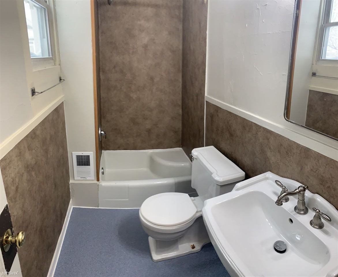 426 Howard St Se - Photo 3 of 15