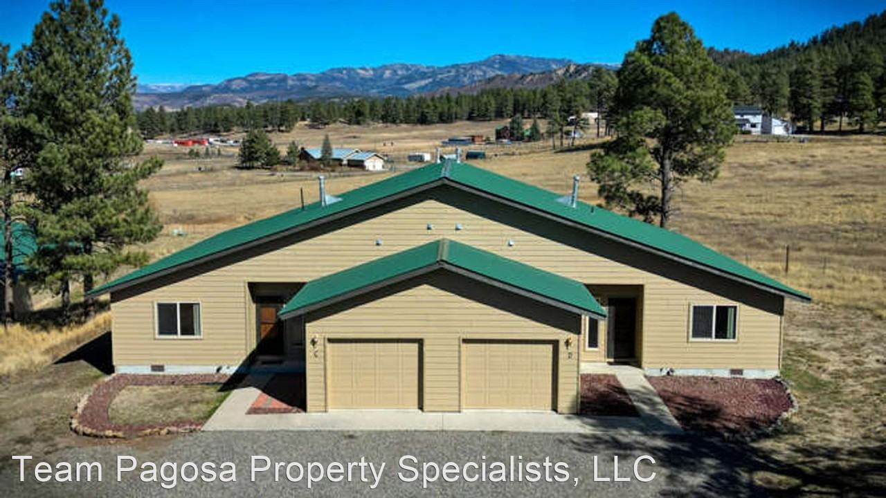 Impeccably remodeled 3BR/2BTH 1670 Sq Ft Townhome! - Photo 2 of 2