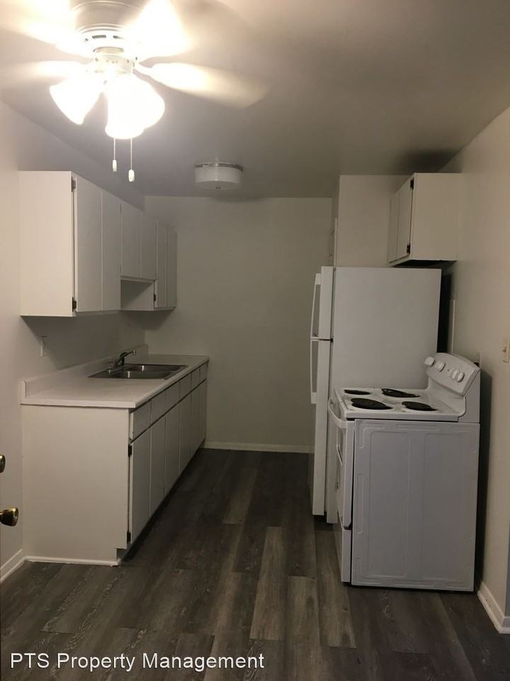 497 Ivy Lane - Photo 2 of 7