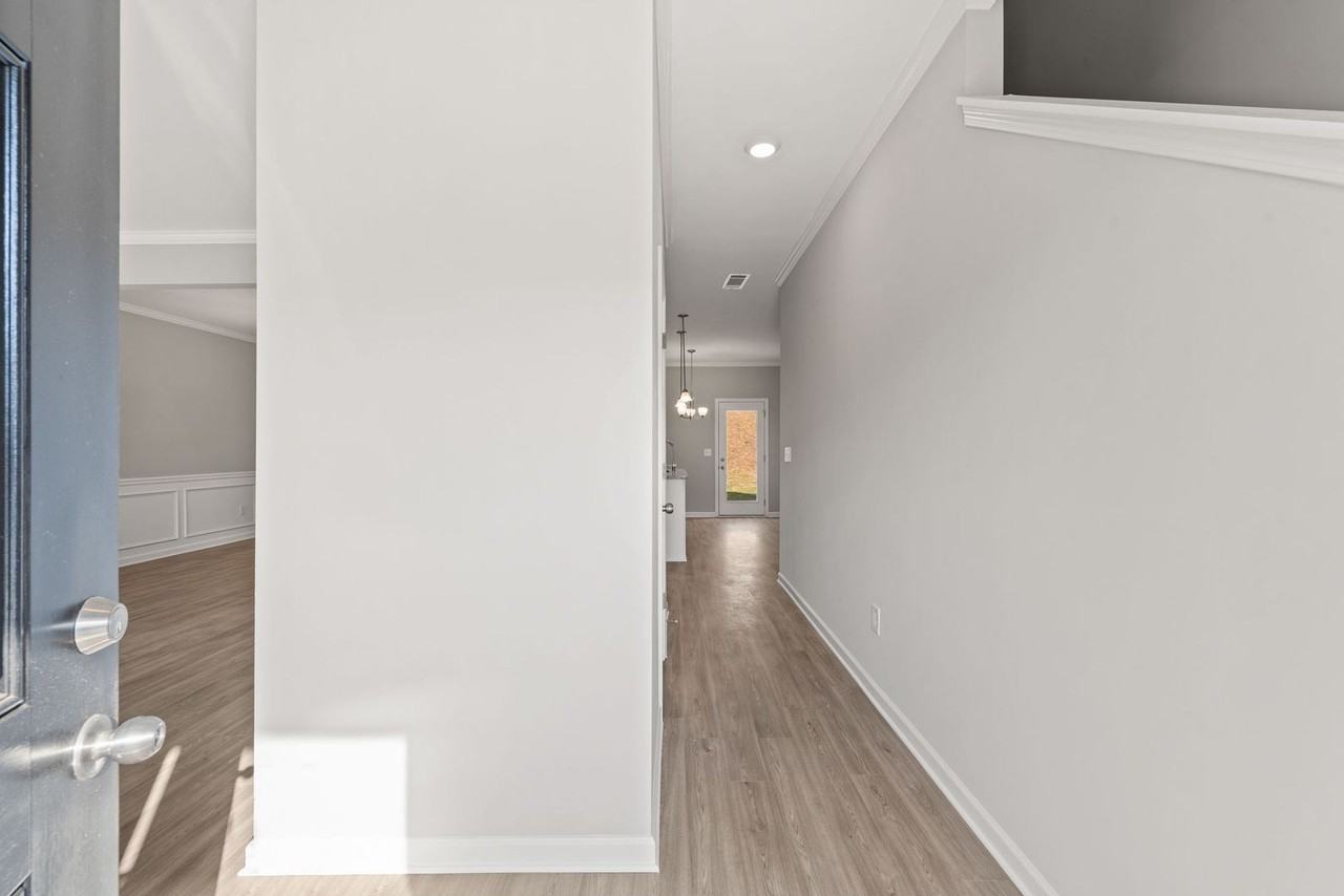 559 Belmont Ln - Photo 3 of 39