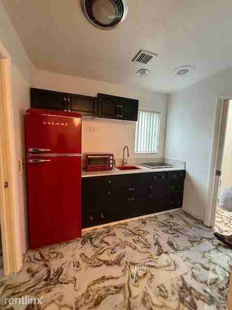 3210 Medinah Cir E - Photo 3 of 29