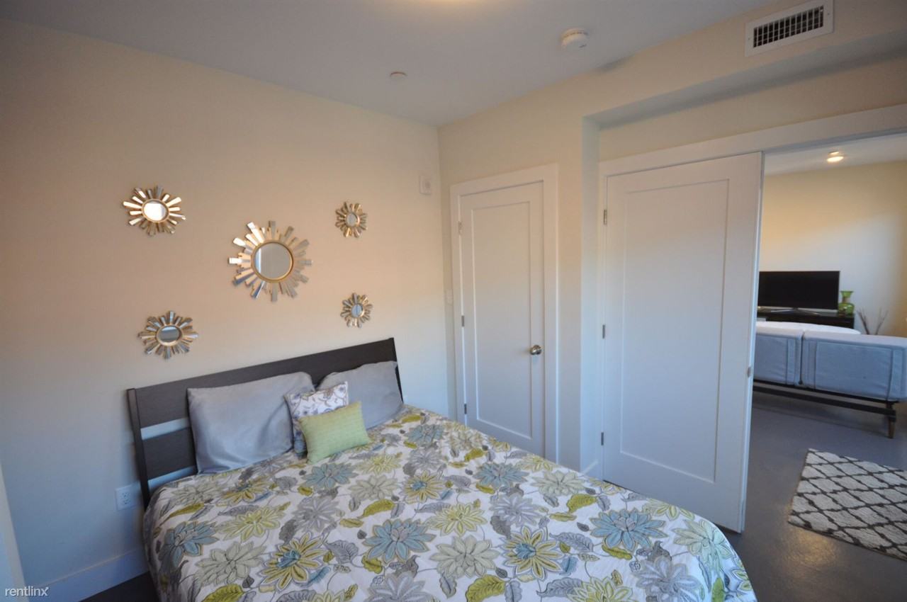 652 Massachusetts Ave - Photo 2 of 18