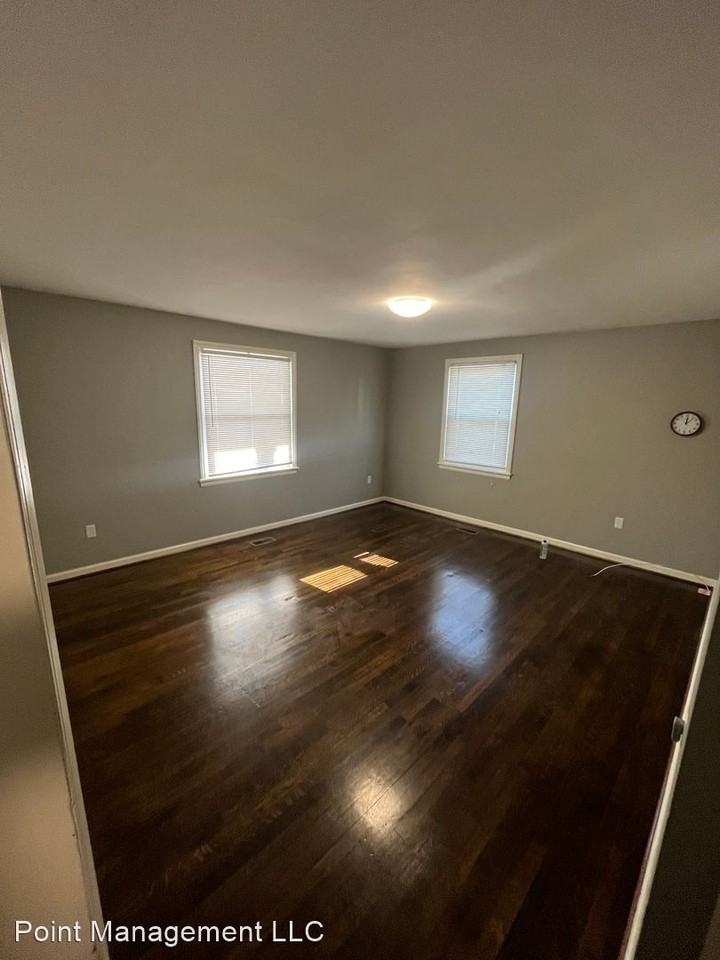 823 Campbell Ave - Photo 3 of 10