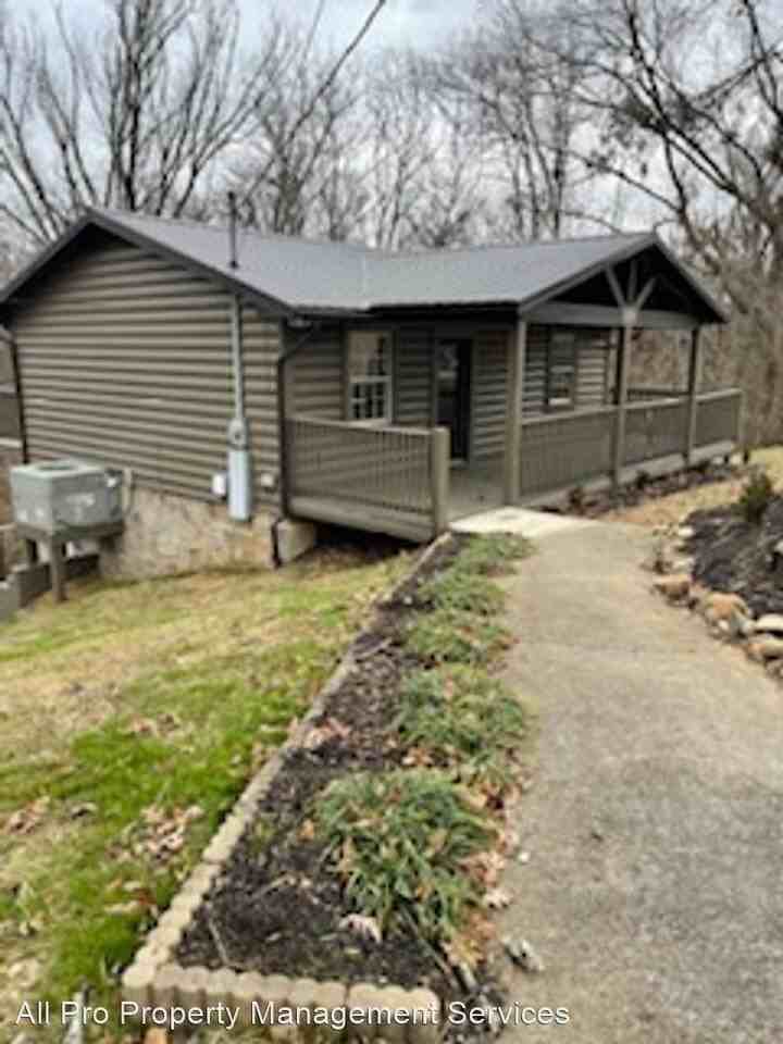 1900 Bouldercrest Dr - Photo 2 of 17