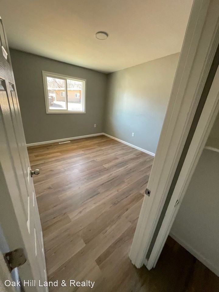 1518 Harrington Loop - Photo 2 of 8