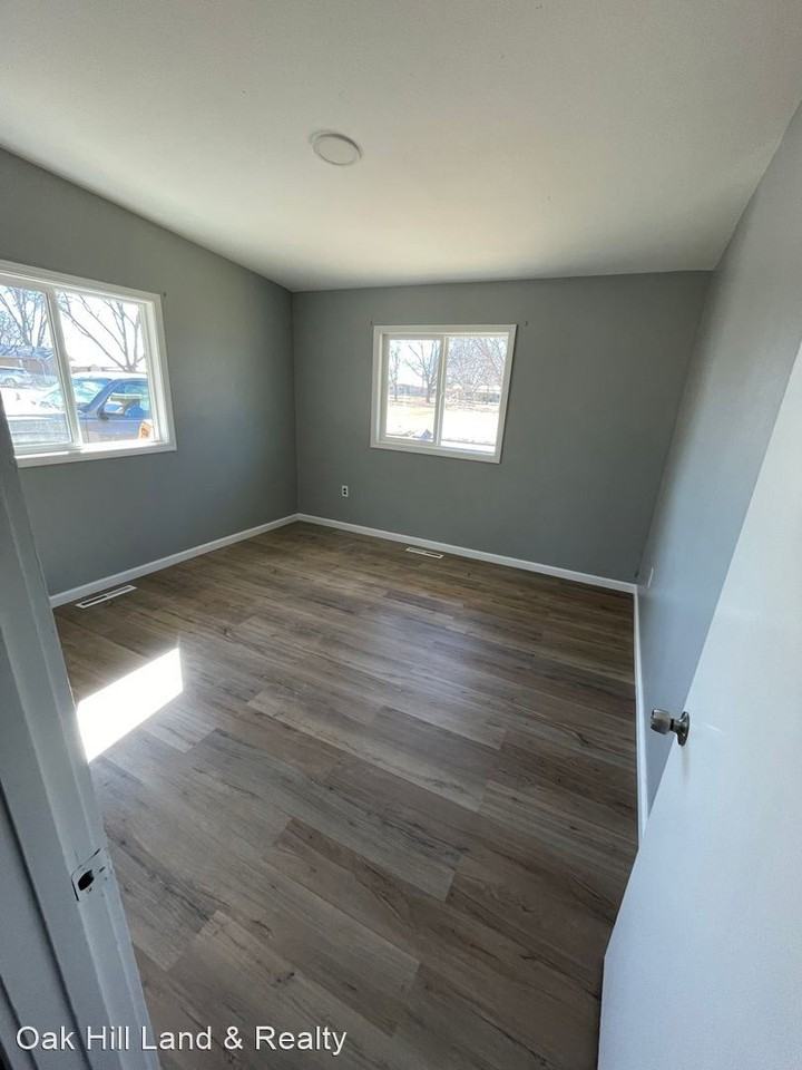 1518 Harrington Loop - Photo 3 of 8