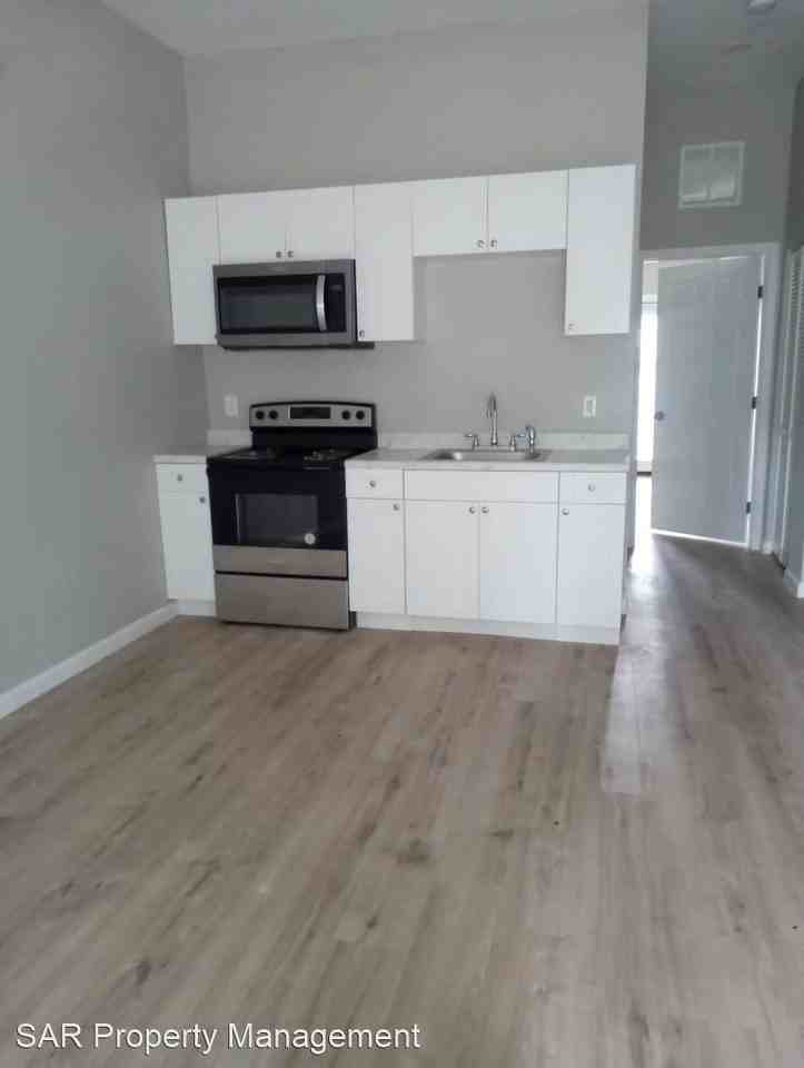 2218 Magnolia Cir - Photo 2 of 5