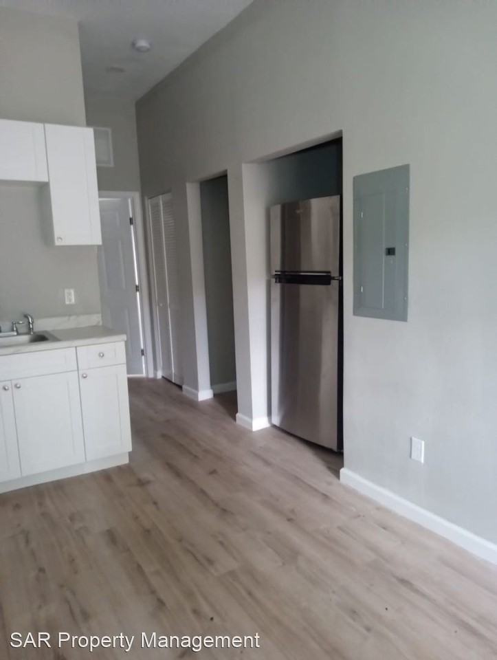 2218 Magnolia Cir - Photo 3 of 5