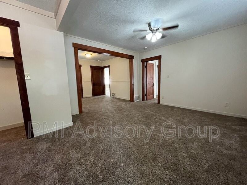 2217 Sw Kenilworth Ct - Photo 2 of 16