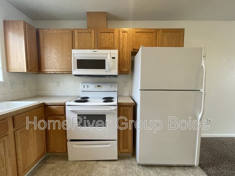 812 E Roosevelt Ave - Photo 3 of 14