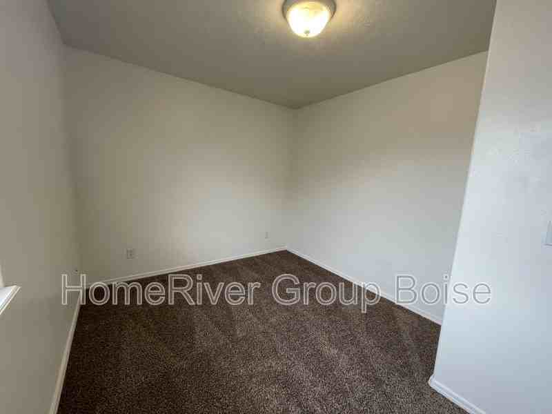 812 E Roosevelt Ave - Photo 7 of 14