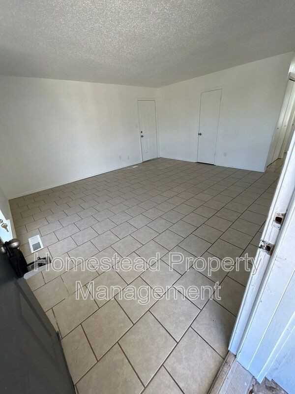 1004 Acacia Cir - Photo 3 of 12