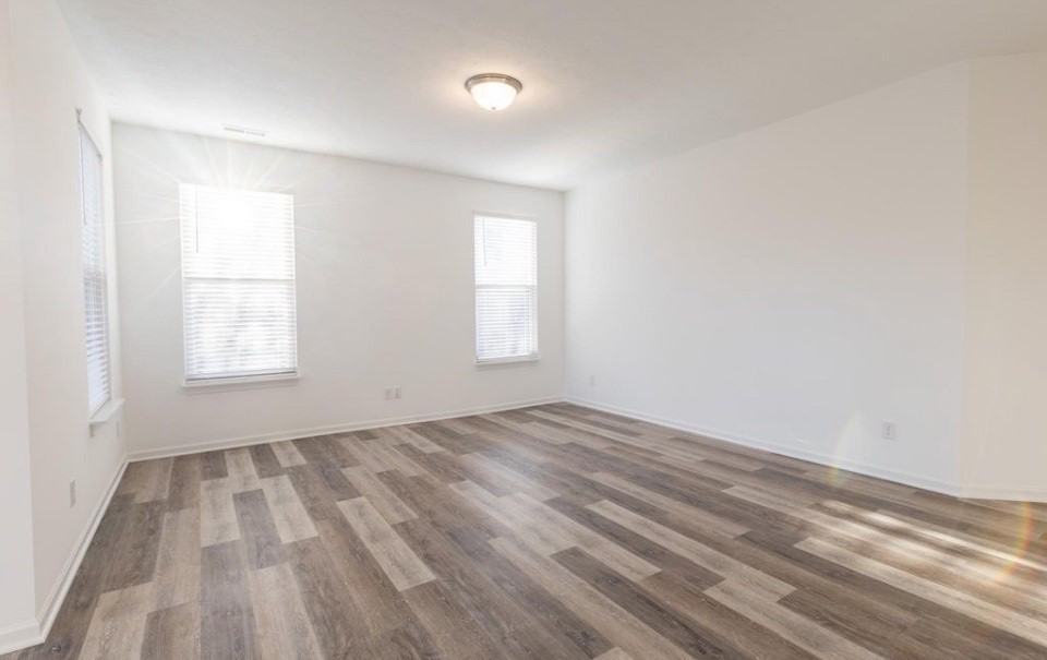 8060 Clarks Creek Ct - Photo 2 of 14