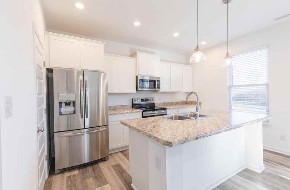 8060 Clarks Creek Ct - Photo 5 of 14