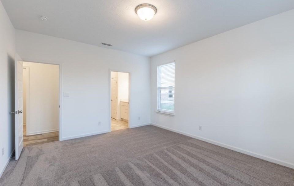 8060 Clarks Creek Ct - Photo 7 of 14