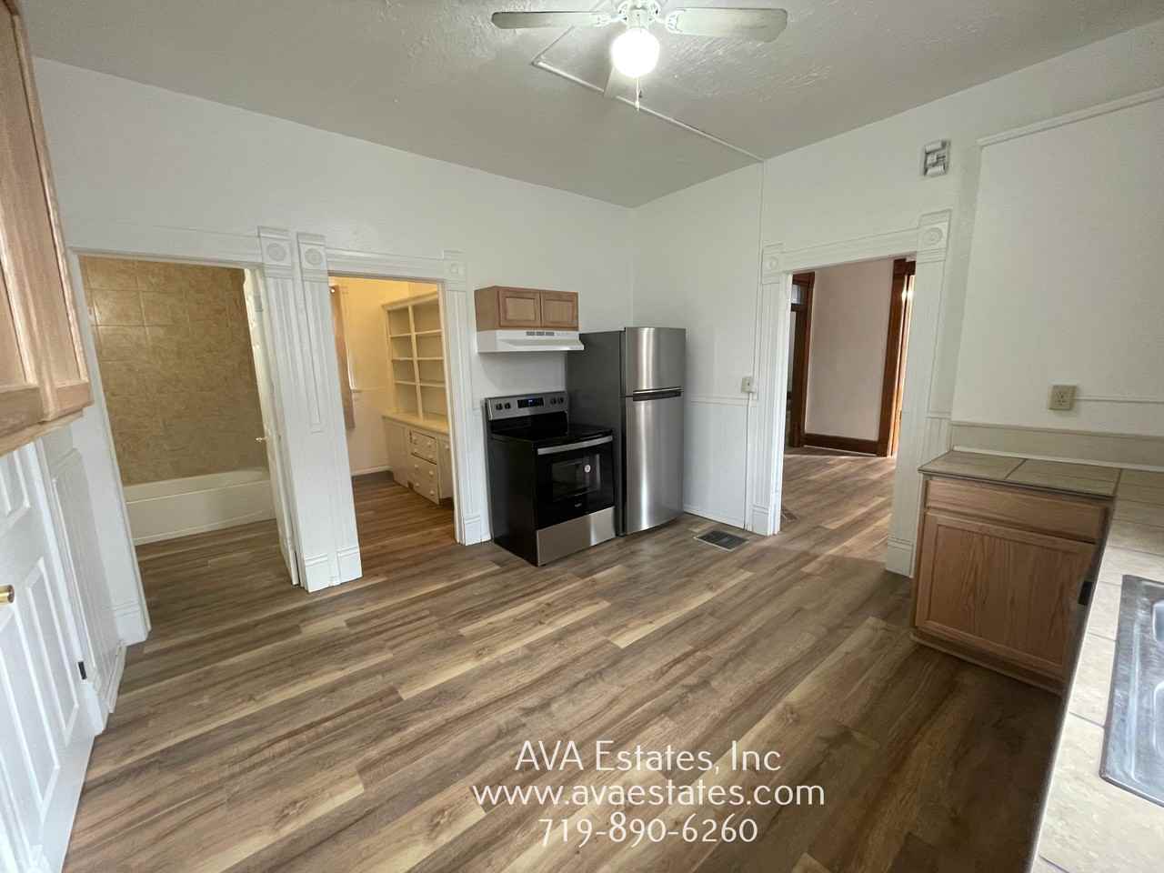 1307 Cypress St - Photo 6 of 23