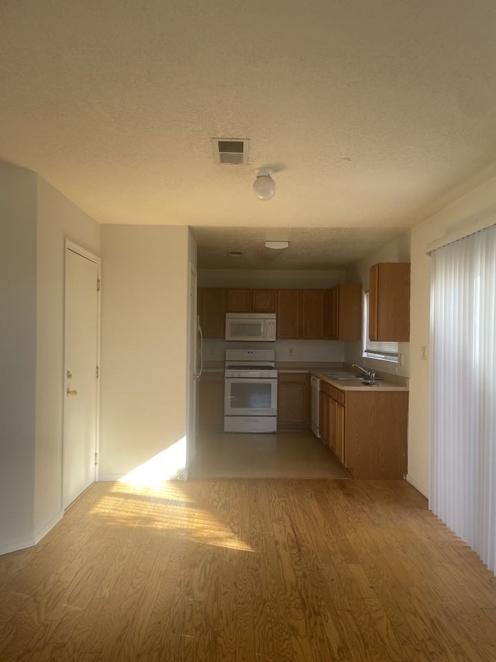 12500 Alps Way Ne - Photo 3 of 10