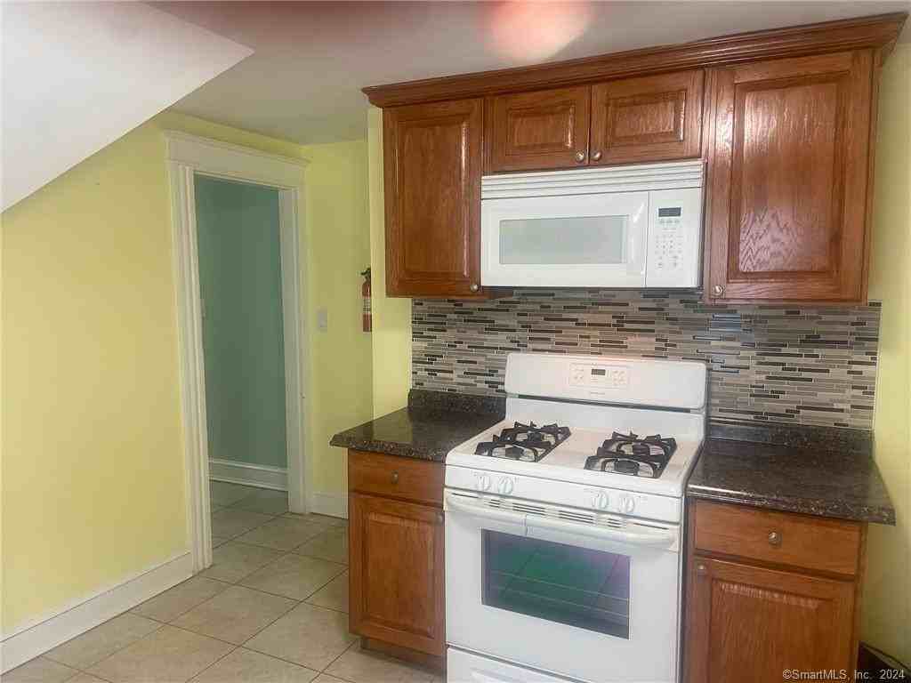 225227 Orchard St 227, Bridgeport, CT 06608 2 Bedroom House for 1,400