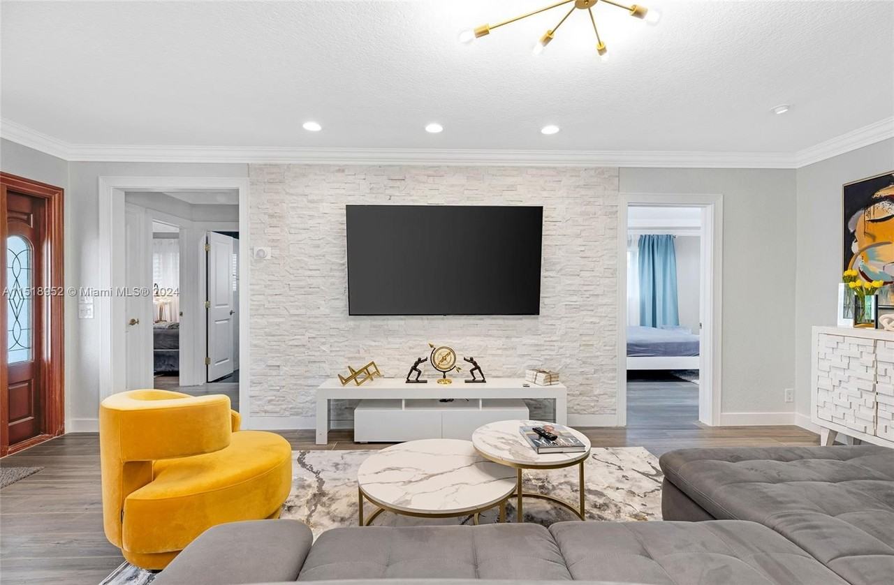 5801 Ne 18th Ter - Photo 5 of 50